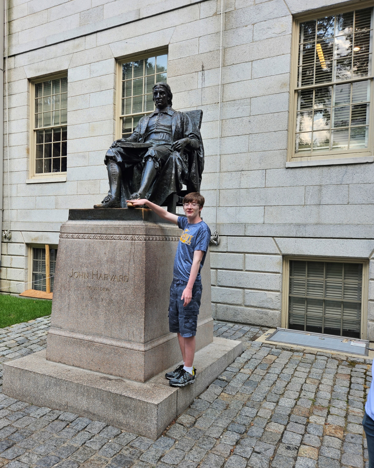 john harvard statue